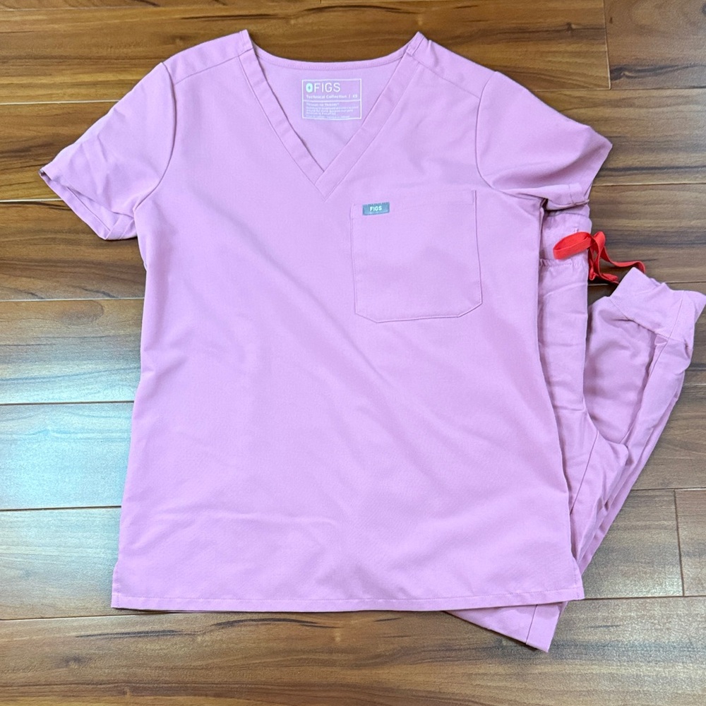Figs Chalk Pink Scrub Set